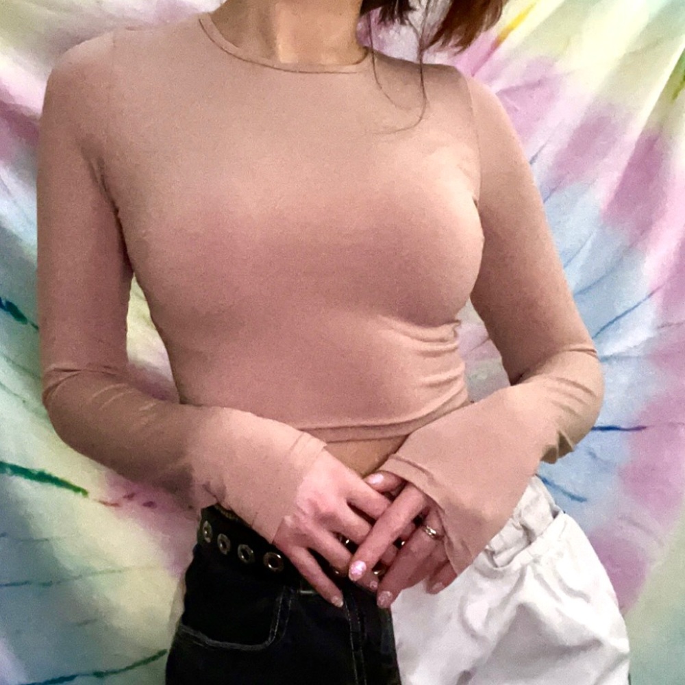 Tie Back Crop 🌼 - Picture 2 of 3